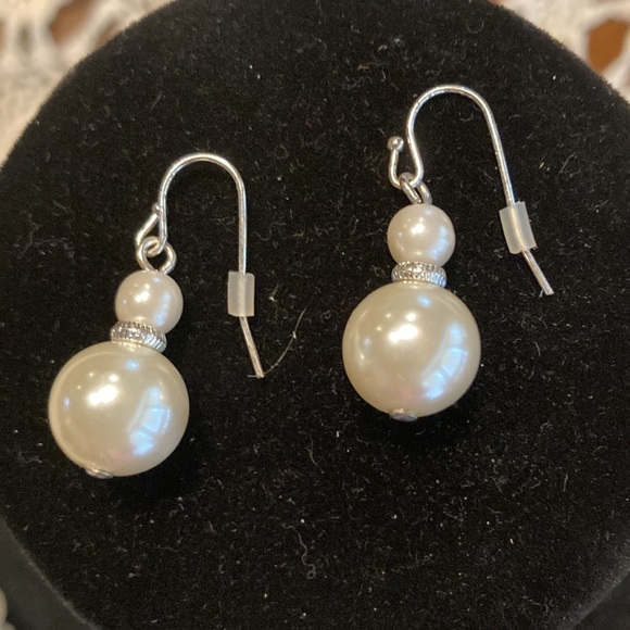 🌸NIB AVON Hollie 3 Piece Pearlesque Gift Set - Picture 7 of 14